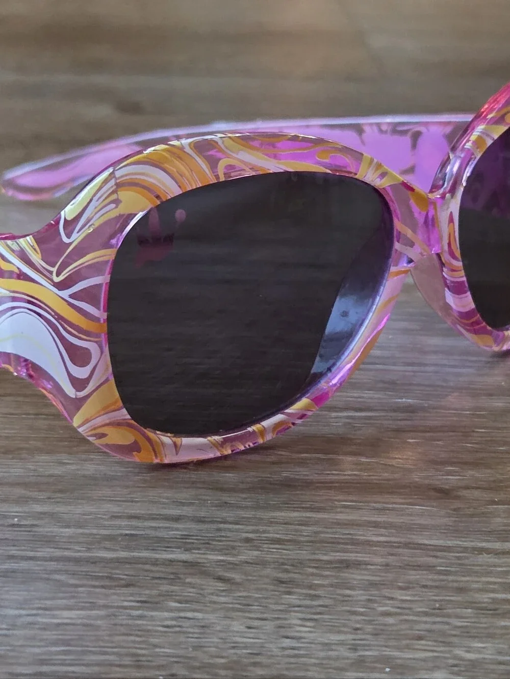 Vintage Y2K 2006 Wizards of Waverly Place Kids Pink Psychedelic Swirl Sunglasses